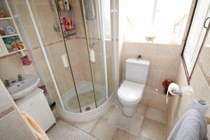 Shower room- click for photo gallery